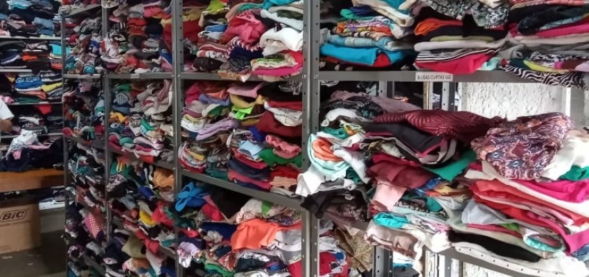 SEASC realiza feira de distribui&ccedil;&atilde;o de roupas com os usu&aacute;rios do CRAS