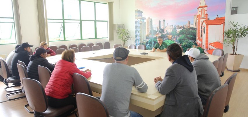 Prefeito de Chapec&oacute; realiza reuni&atilde;o com a diretoria da comunidade do Alto Alegre