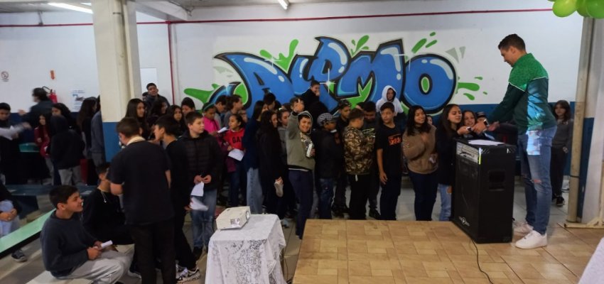 Auxiliar t&eacute;cnico da Chapecoense realiza palestra na EBM Severiano Rolin de Moura