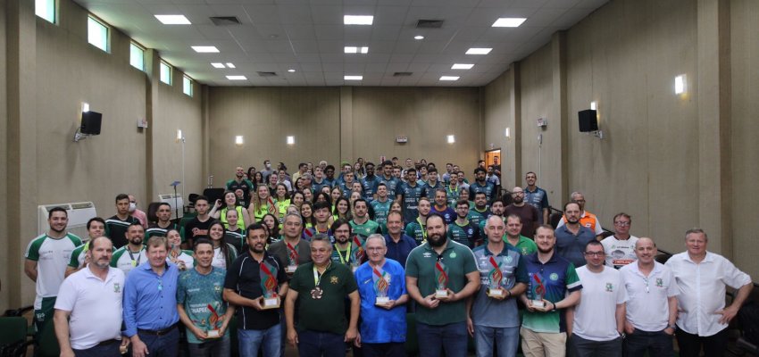 Prefeitura e Funda&ccedil;&atilde;o de Esporte fazem homenagem aos atletas premiados nos JASC