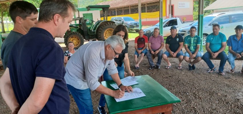 Prefeitura entrega patrulha agr&iacute;cola para comunidade de Rodeio Bonito
