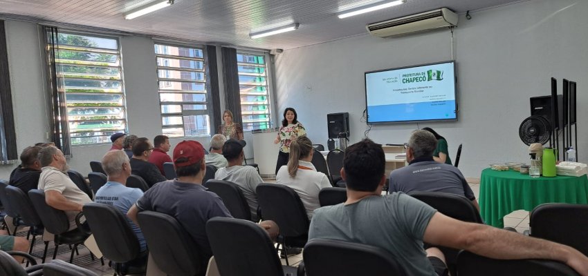 Empresas de transporte escolar participaram de reunião na Secretaria de Educação