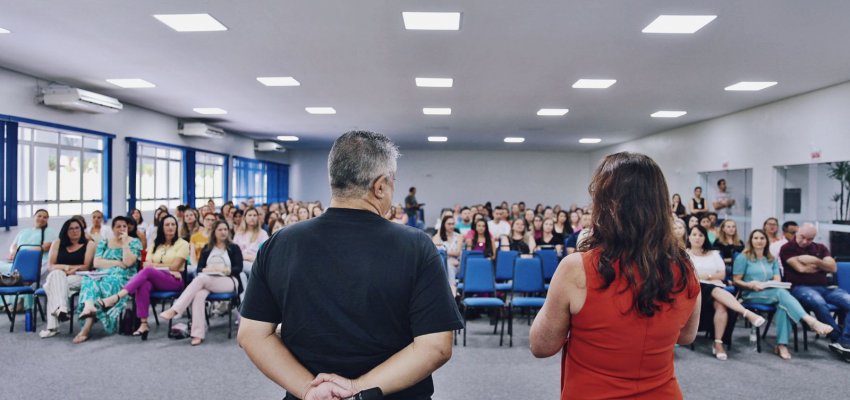 Equipes gestoras da Rede Municipal de Ensino participam de forma&ccedil;&atilde;o e planejamento