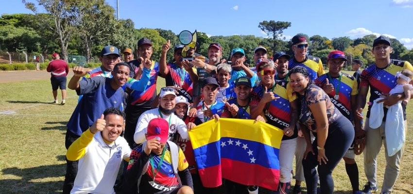 Fundação de Esporte de Chapecó apoia torneio de Softbol entre venezuelanos