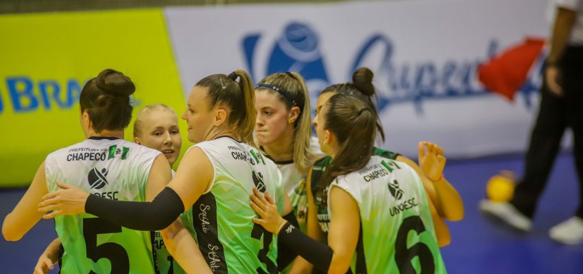 V&ocirc;lei feminino de Chapec&oacute; vence a primeira na Superliga B