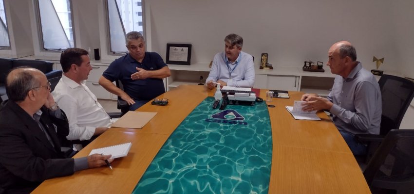 Prefeito de Chapec&oacute; entrega demandas para o presidente da Casan