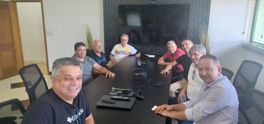 Prefeito recebe lideran&ccedil;as do bairro Efapi