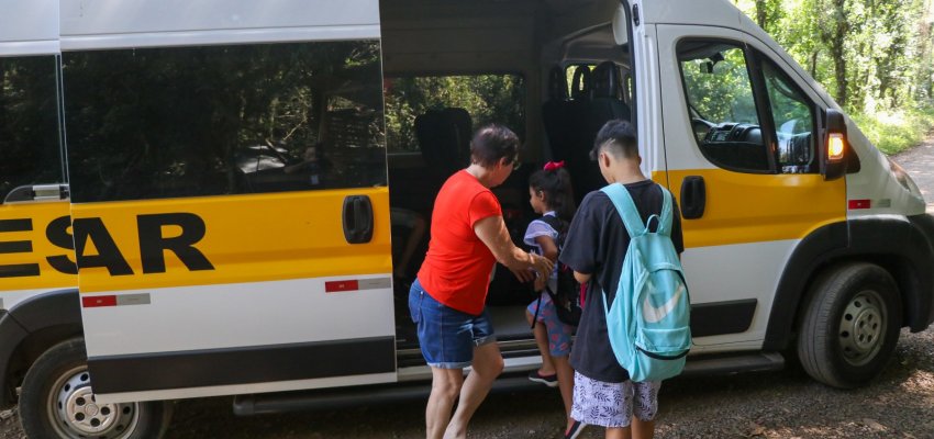 Educa&ccedil;&atilde;o implanta nova linha de transporte escolar