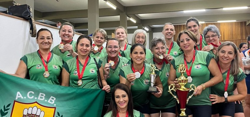 Bol&atilde;o feminino de Chapec&oacute; conquista o terceiro lugar na Ta&ccedil;a Santa Catarina