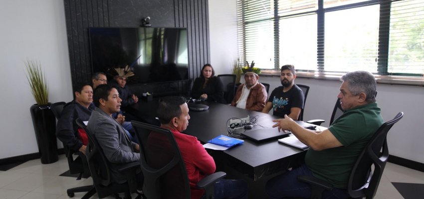 No Dia Nacional dos Povos Ind&iacute;genas, prefeito recebe demandas dos caciques