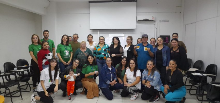 Fam&iacute;lias acolhedoras de Chapec&oacute; participam de encontro