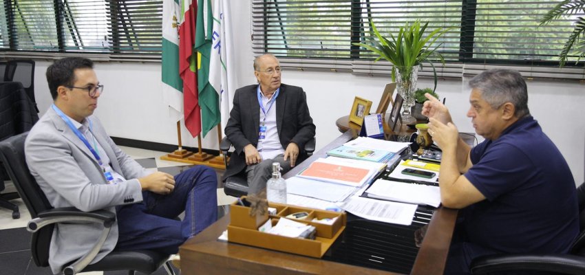 Prefeito recebe novo superintendente da Casan