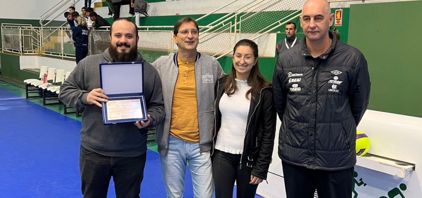 Funda&ccedil;&atilde;o de Esporte de Chapec&oacute; presta homenagem &agrave; fam&iacute;lia do professor Roscoff