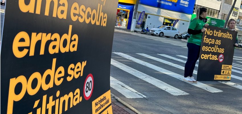 Prefeitura realiza Parada Consciente com orienta&ccedil;&otilde;es de tr&acirc;nsito