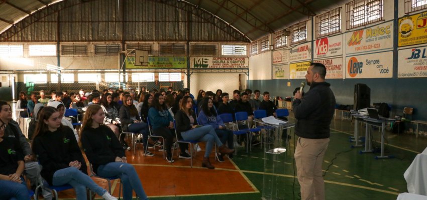 Semana de Orienta&ccedil;&atilde;o Profissional nas Escolas Municipais 