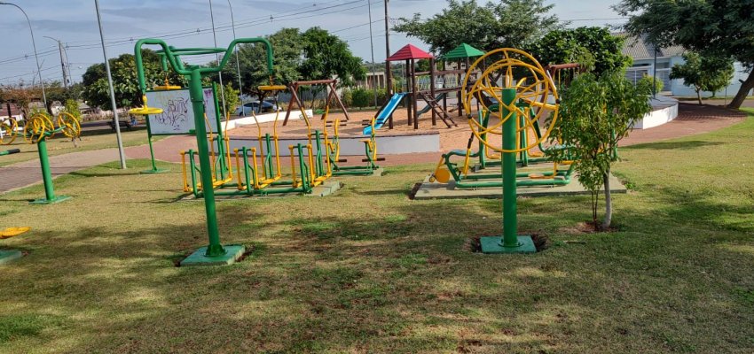 Revitaliza&ccedil;&atilde;o de pra&ccedil;a beneficia comunidade do bairro Verderti