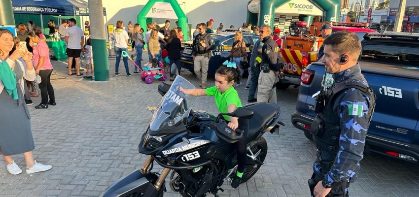 Domingo Amigo re&uacute;ne 500 pessoas no bairro Passo dos Fortes