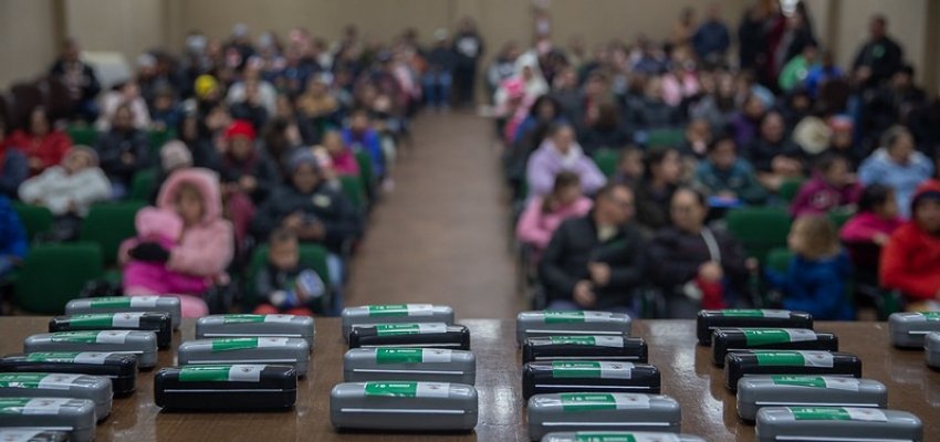 Prefeitura de Chapec&oacute; entrega 86 &oacute;culos para estudantes da rede municipal de ensino