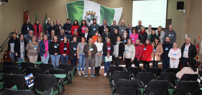 Membros do Conselho Municipal de Sa&uacute;de s&atilde;o empossados em Chapec&oacute;