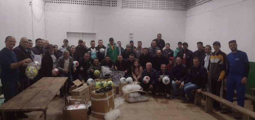 Funda&ccedil;&atilde;o de Esporte doa materiais para Associa&ccedil;&atilde;o Desportiva da Grande Efapi