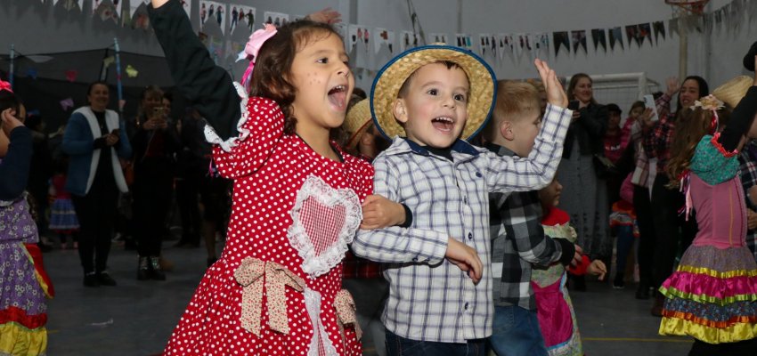 Rede Municipal de Ensino realiza Festas Juninas