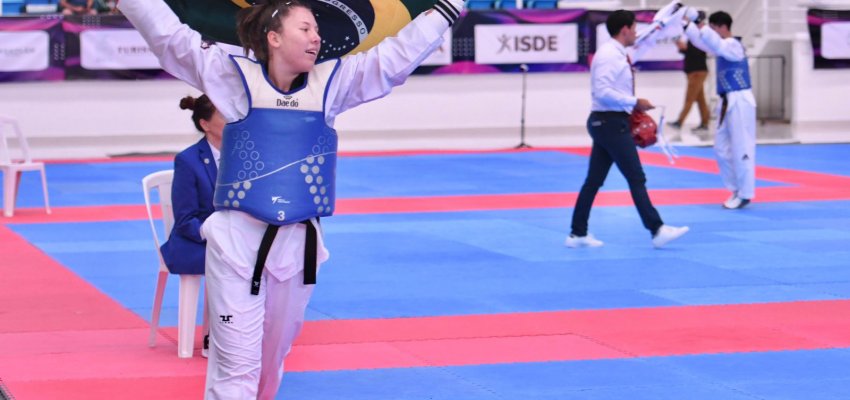 Atleta de Chapec&oacute; &eacute; campe&atilde; mundial de Taekwondo