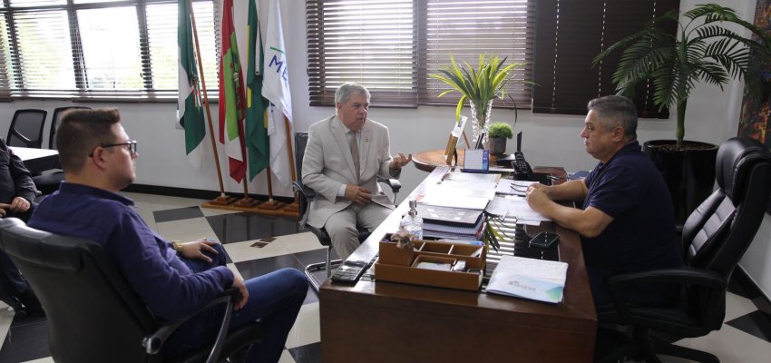 Prefeito recebe deputado estadual