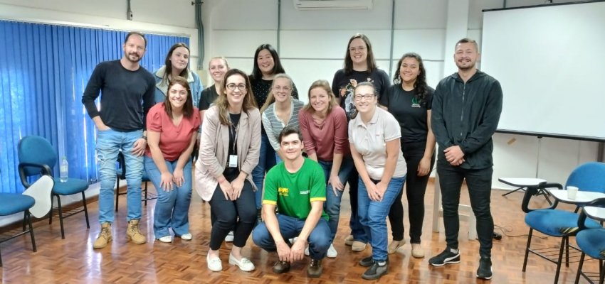 Alunos de Medicina Veterin&aacute;ria conhecem estrutura da Prefeitura
