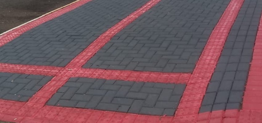 Prefeitura faz pintura de pavers na Avenida Get&uacute;lio Vargas
