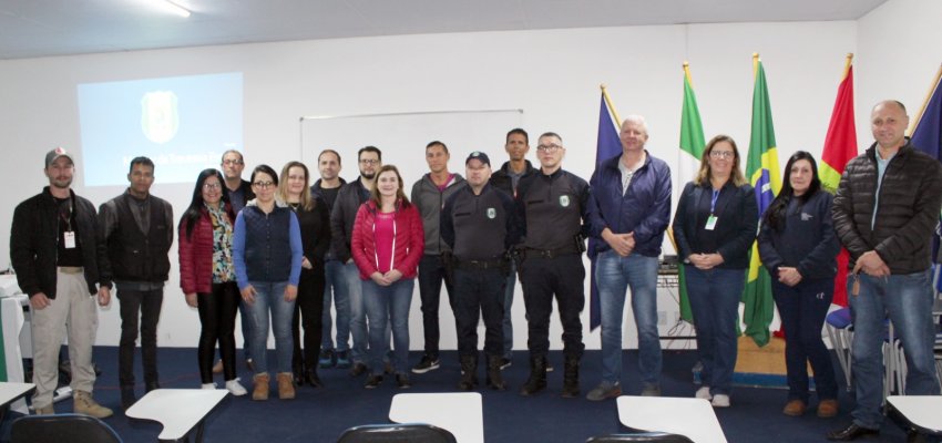 Volunt&aacute;rios do projeto Travessia Segura recebem capacita&ccedil;&atilde;o