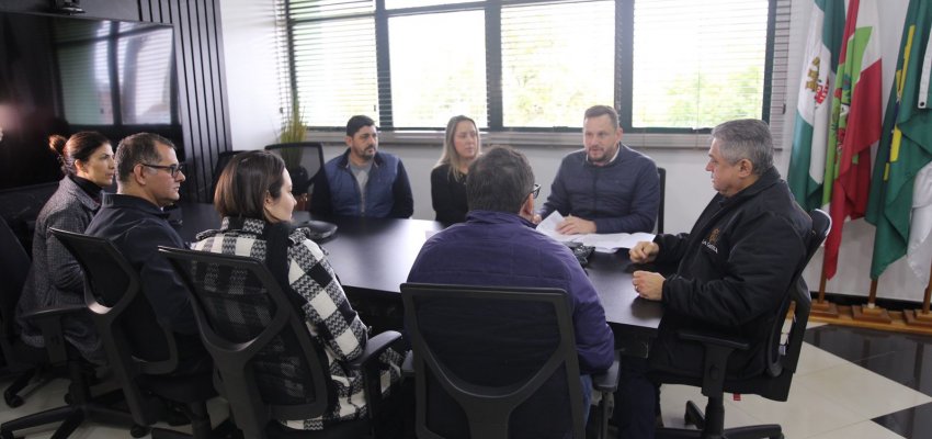 Prefeitura assina contrato de terceiriza&ccedil;&atilde;o da gest&atilde;o da UPA