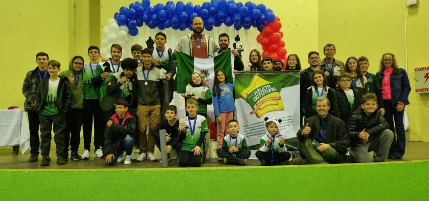 Xadrez vence torneio absoluto e conquista trof&eacute;u em circuito regional