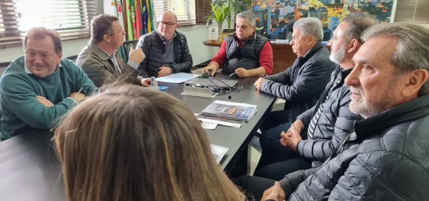 Prefeito recebe Comiss&atilde;o Organizadora da Fetranslog