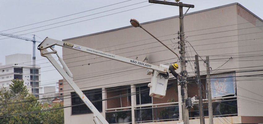 Prefeitura realiza troca de 283 luminárias de ruas por LED