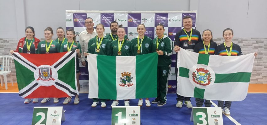 T&ecirc;nis de Mesa Feminino conquista o trof&eacute;u de campe&atilde;o dos Joguinhos Abertos