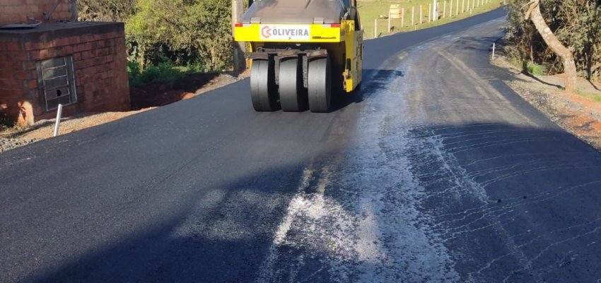 Pavimenta&ccedil;&atilde;o rural &eacute; conclu&iacute;da no Passo dos Ferreira