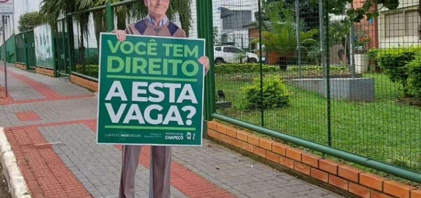 Prefeitura instala placas de conscientiza&ccedil;&atilde;o de estacionamento 