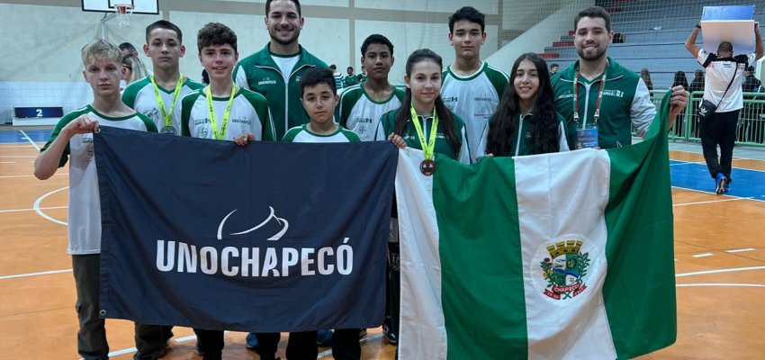 Karat&ecirc; de Chapec&oacute; conquista tr&ecirc;s medalhas