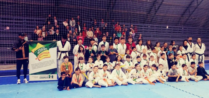 Festival de Taekwondo reuniu 60 crian&ccedil;as no &uacute;ltimo s&aacute;bado