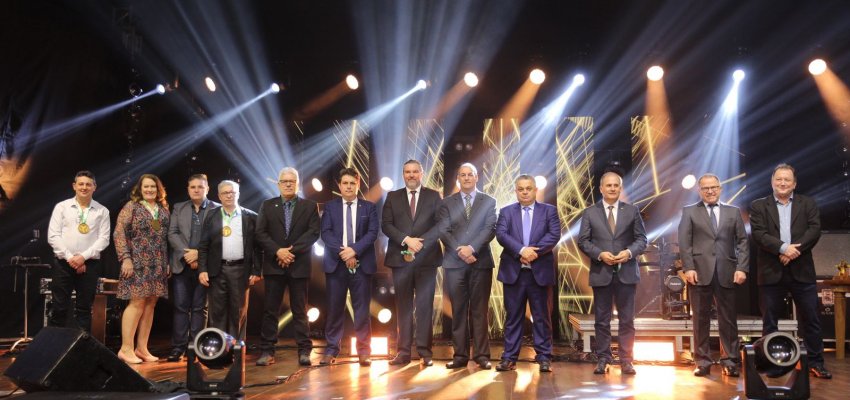 Chapecó premia empresas e produtores no Troféu O Desbravador