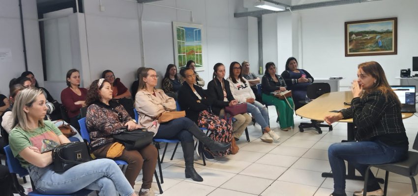 Capacita&ccedil;&atilde;o sobre Programa Nacional de Imuniza&ccedil;&atilde;o &eacute; realizada em Chapec&oacute;