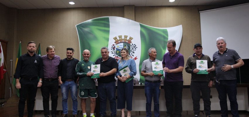 Prefeitura entrega lotes urbanos regularizados para famílias chapecoenses