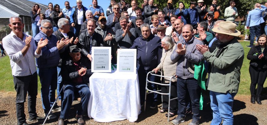 Prefeitura inaugura pavimenta&ccedil;&atilde;o rural na Linha Passo dos Ferreira