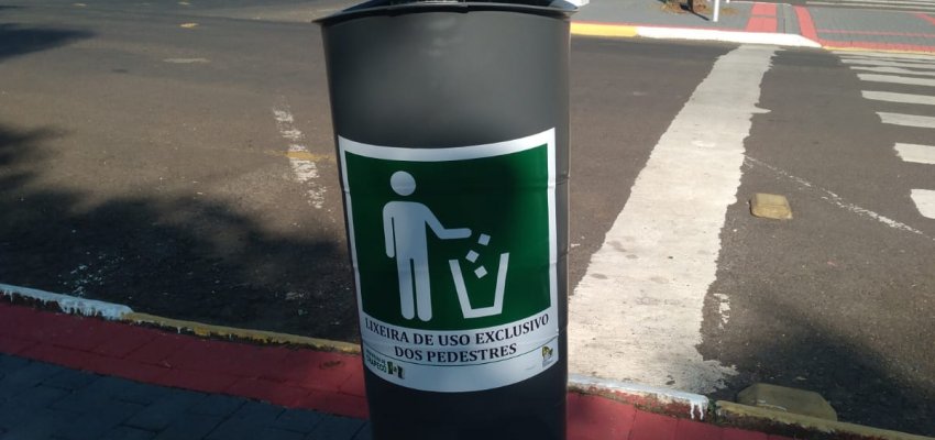 Secretaria de Servi&ccedil;os Urbanos instala papeleiras de rua