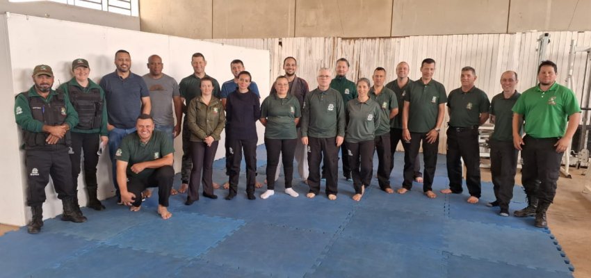 Funda&ccedil;&atilde;o de Esporte de Chapec&oacute; realiza curso de defesa pessoal para vigias da Prefeitura