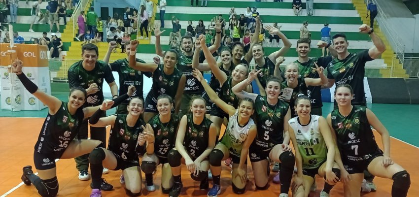 Voleibol Feminino est&aacute; na semifinal do Estadual 