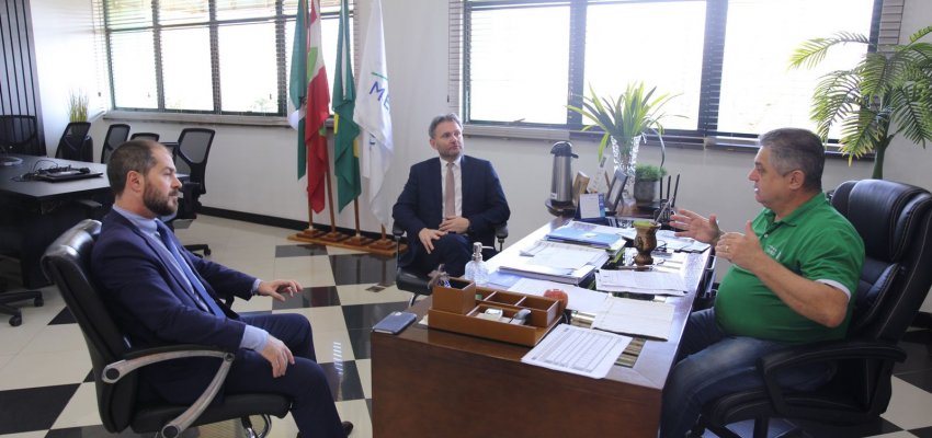 Prefeitura celebra acordos de coopera&ccedil;&atilde;o com a Pol&iacute;cia Federal para atendimento de imigrantes