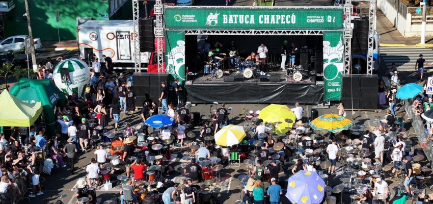 Batuca Chapec&oacute; reuniu 200 bateristas e p&uacute;blico de cinco mil pessoas