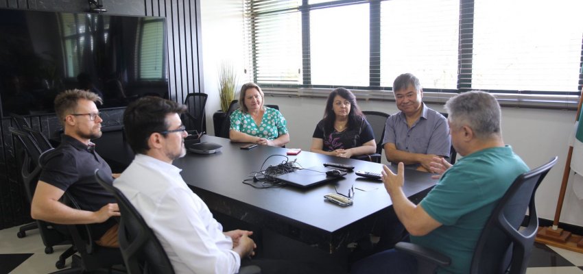 Prefeito recebe diretoria do Programa Viver