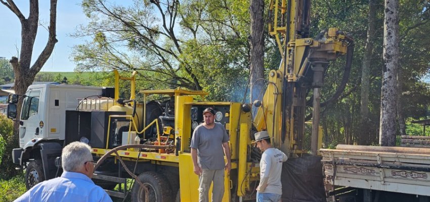 Cerca de 800 fam&iacute;lias j&aacute; foram beneficiadas com perfura&ccedil;&atilde;o de po&ccedil;os de Chapec&oacute;